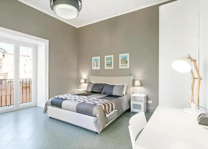 Stylish Flat Maqueda