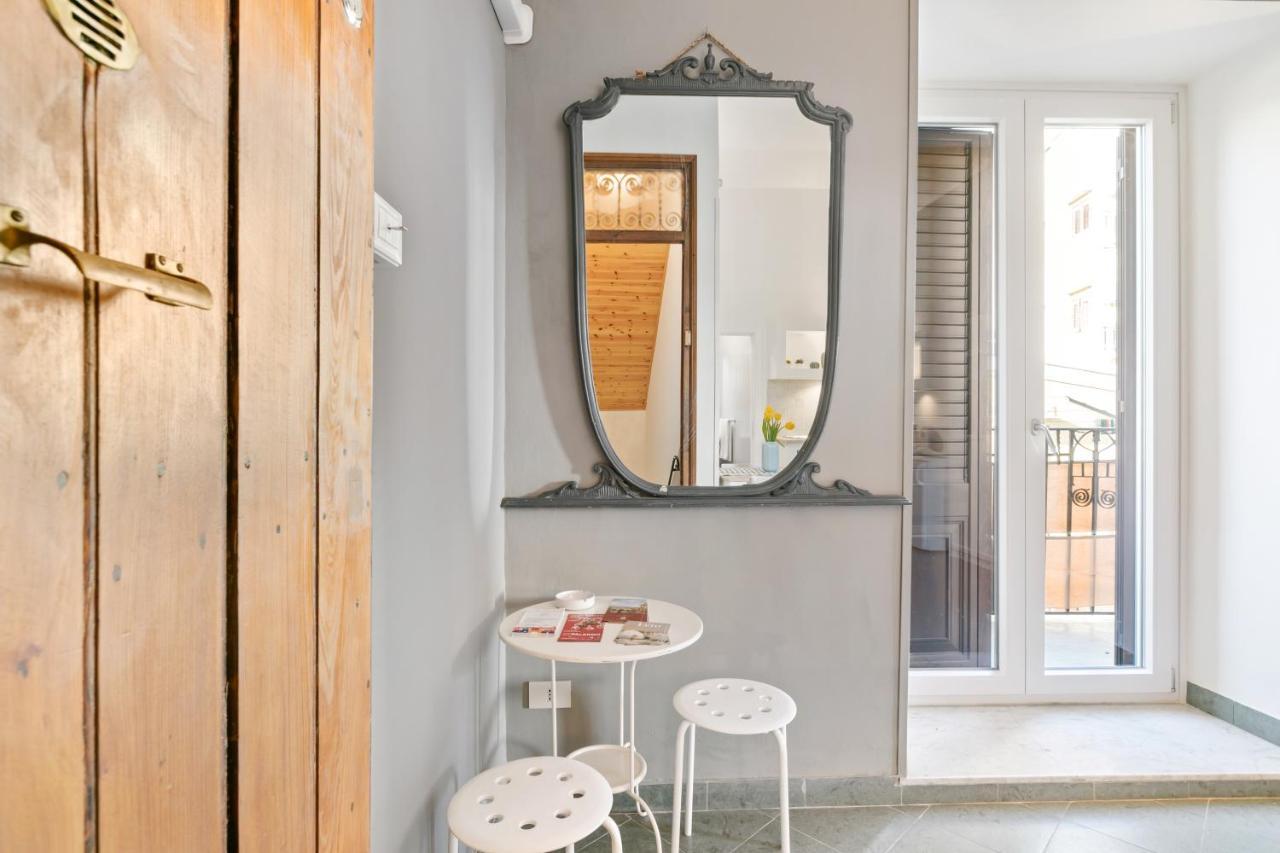 Stylish Flat Maqueda *